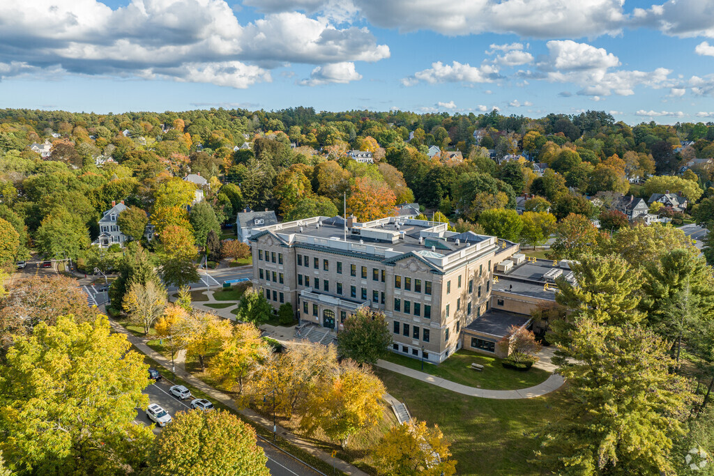 An aerial overview of the Lincoln Elementary School in Winchester, MA.