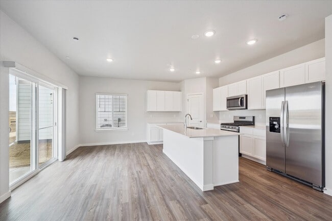 9372 Ceylon St, Commerce City, CO 80022 - photo 6