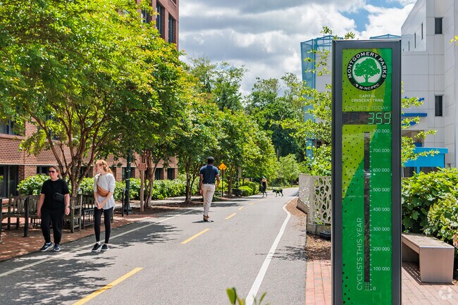 The Capital Crescent Trail runs through Downtown Bethesda, only 6 minutes from Bradmoor.