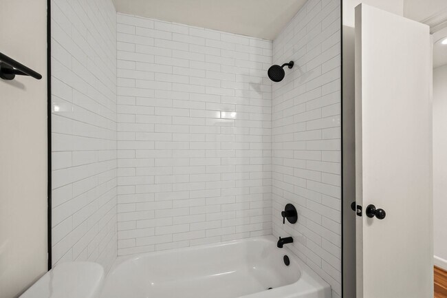 1640 W Northwest Blvd unit 7, Winston Salem, NC 27104 - photo 5