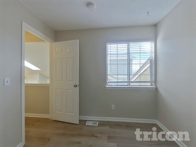 628 Longfellow Ln, Highlands Ranch, CO 80126 - photo 7