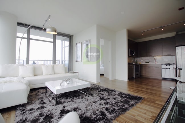 343 W Chestnut St, Chicago, IL 60610 - photo 2