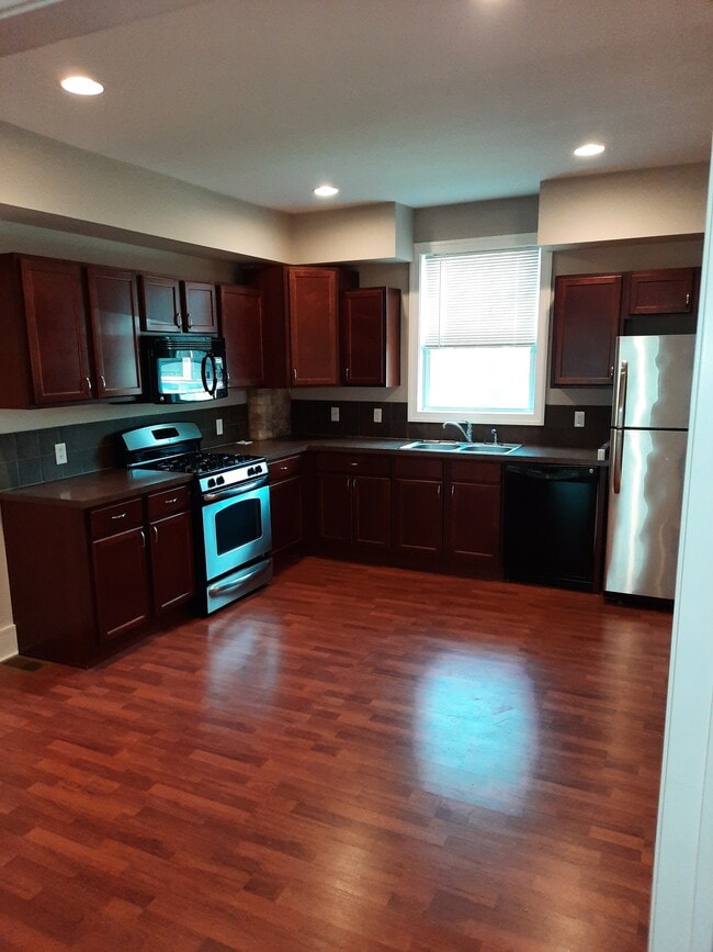 569 Lovett Ave SE, East Grand Rapids, MI 49506 - photo 2