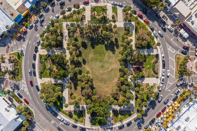 Saint Armands Circle offers European-inspired shopping and dining since 1926.