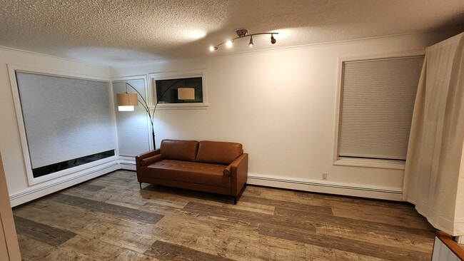 4003 Garfield St unit Upstairs, Anchorage, AK 99503 - photo 4