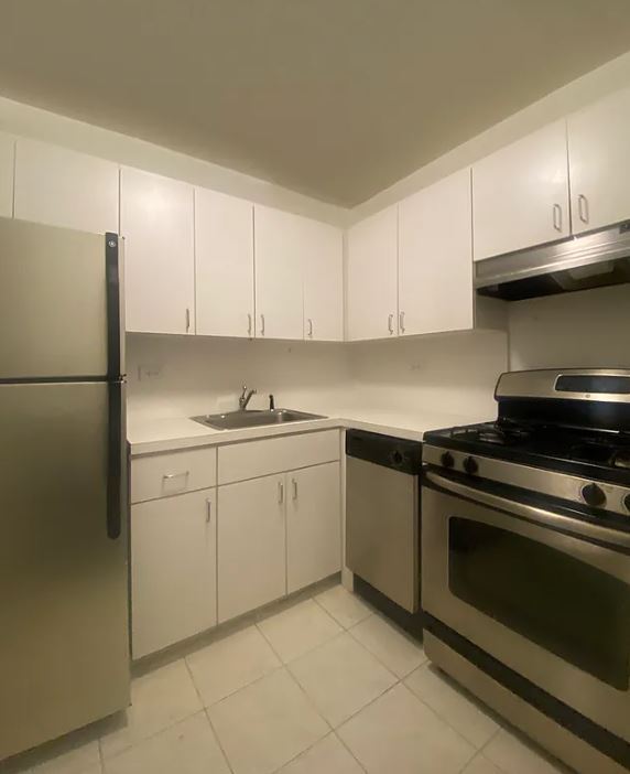 305 W 45th St, New York, NY 10036 - photo 6
