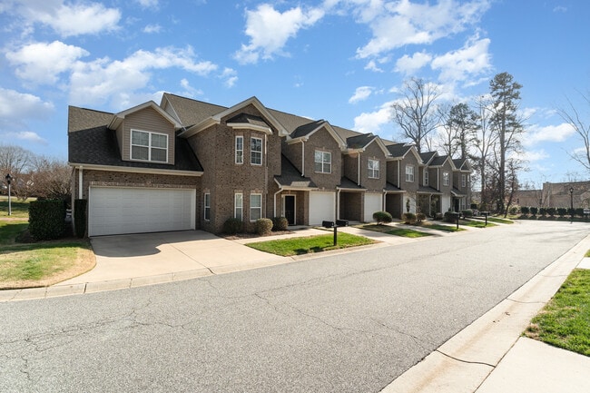 1915 Fleming Rd unit C, Greensboro, NC 27410 - photo 3