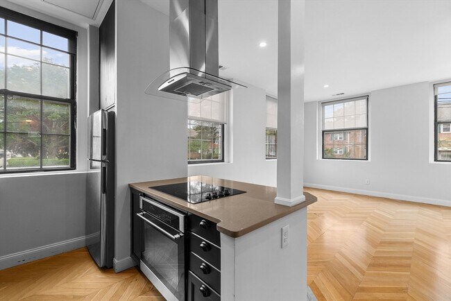 Whittemore Mills unit 310, Quincy, MA 02170 - photo 4