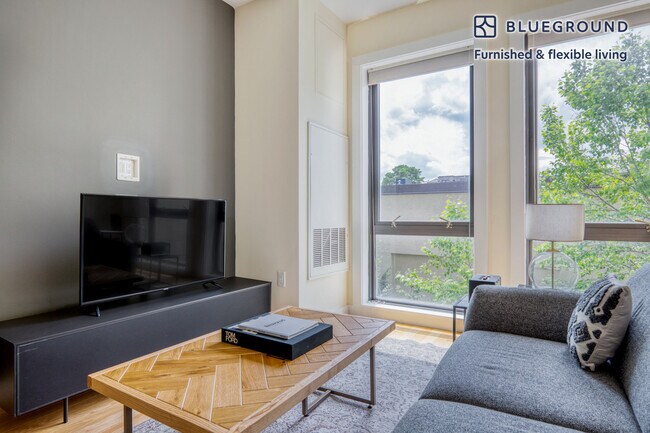 9 Miner St unit FL3-ID872, Boston, MA 02215 - photo 3