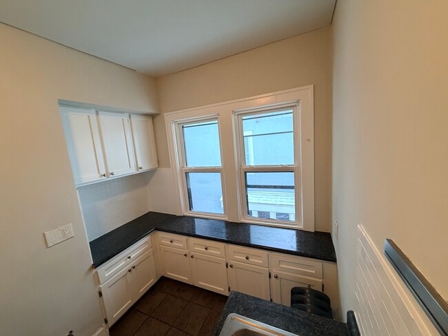 808 Dayton Ave unit Upper Unit, Saint Paul, MN 55104 - photo 4