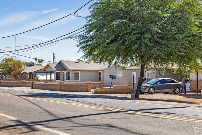 Street on Avenue B and C often have rows of homes lining the streets but no sidewalks.