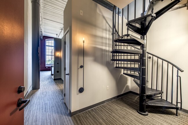 Pac10 Lofts, Lawrence, MA 01840 - photo 7