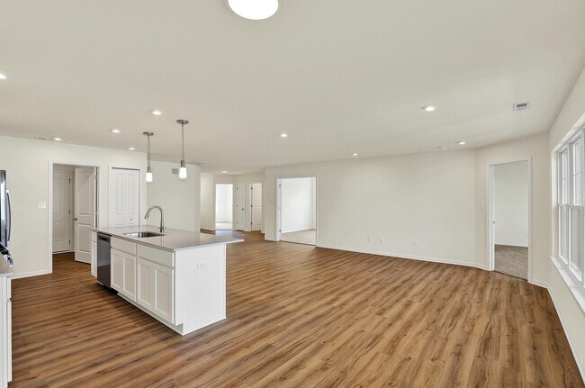 104 Maxim Ct, Cumberland, IN 46229 - photo 5