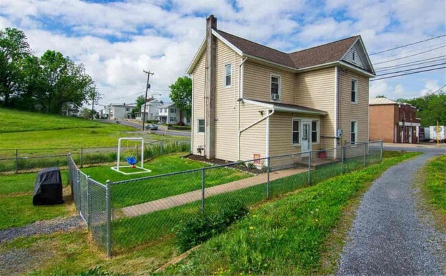 233 N Main St, Timberville, VA 22853 - photo 2