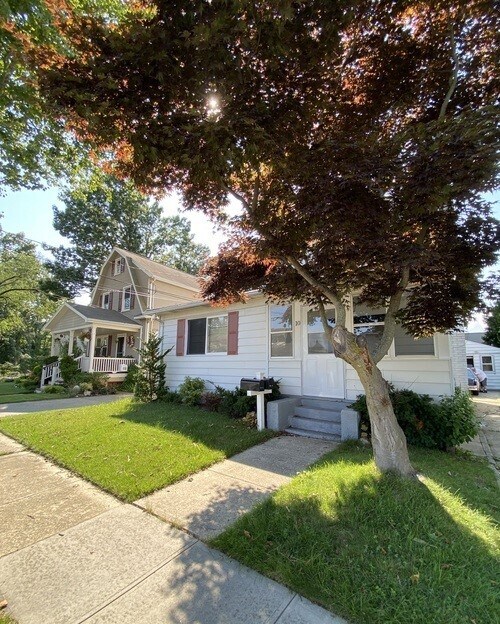 10 Tollgate Ct Unit 1st Floor, Lynbrook, NY 11563