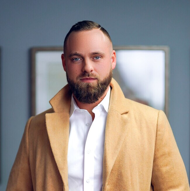 Agent Photo