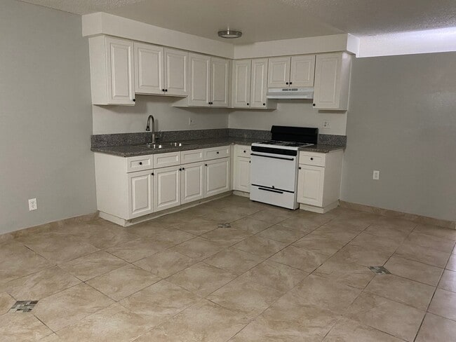 6859 Laurel Canyon Blvd unit 6, North Hollywood, CA 91605 - photo 3