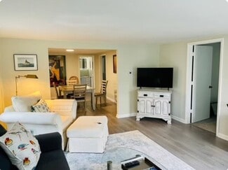 1016 Ottawa Dr, Port Clinton, OH 43452