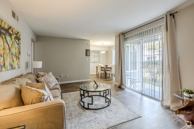 2BR, 1BA - 1,091SF - Living Room