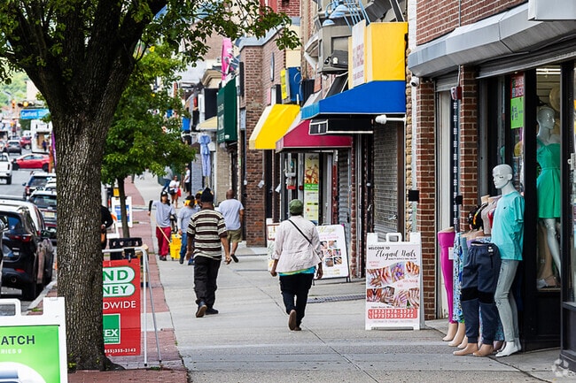 Orange's active downtown is loaded with eateries and specialty retailers.
