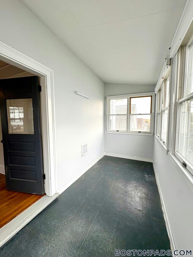 15 Edgecliff Rd, Watertown, MA 02472 - photo 5