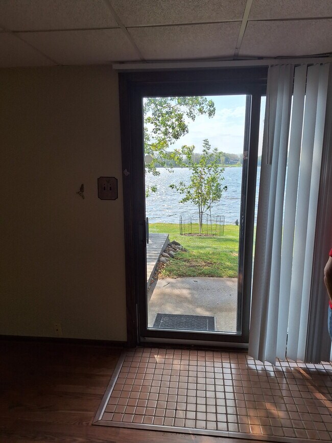 Picture from living room to entrance.