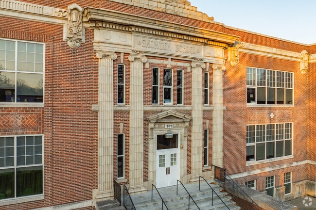 Snowden School typically receives average ratings.