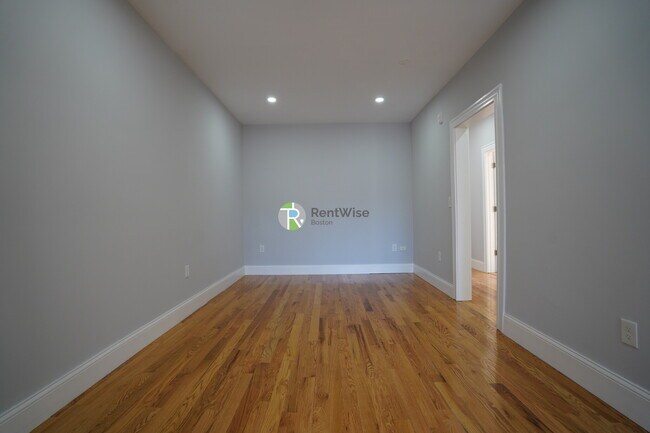 372 Beacon St unit 6, Somerville, MA 02143 - photo 6