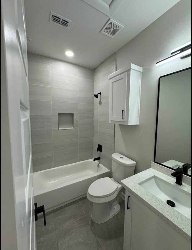 3524 S Dominique Dr unit 3, Pharr, TX 78577 - photo 6