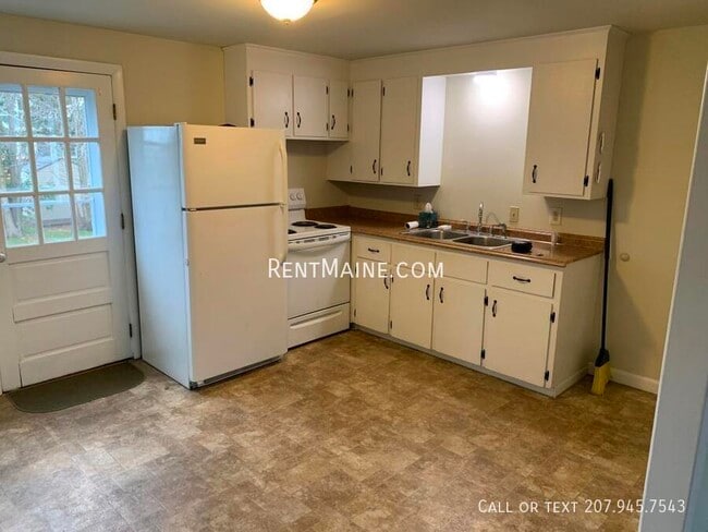 33 Yale St, Bangor, ME 04401 - photo 3