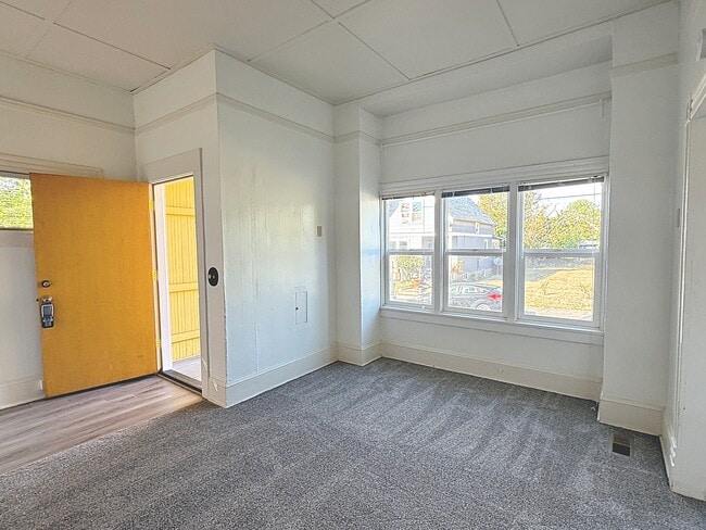 4612 SE Taylor St, Portland, OR 97215 - photo 5