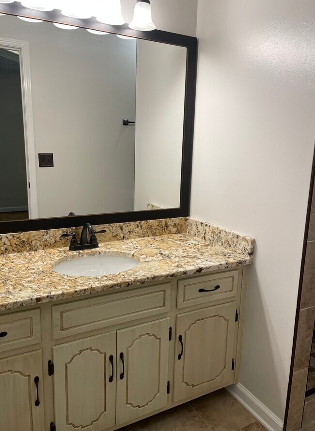 2203 Ladd Dr, Clarksville, TN 37043 - photo 6