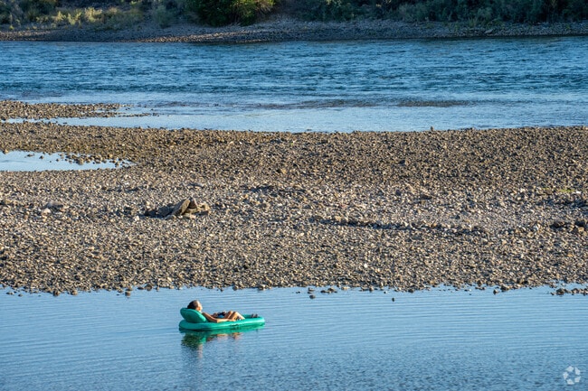 Unwind along the tranquil shores of the Colorado River in Fox Creek.