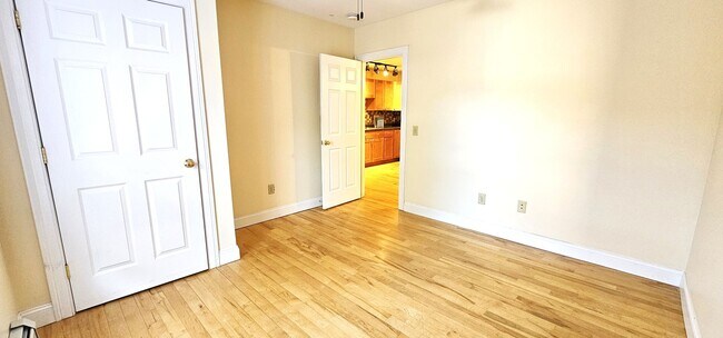 51 N Champlain St unit 6, Burlington, VT 05401 - photo 3