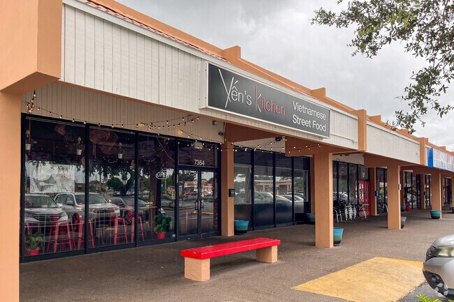 Yen's Kitchen restaurant offers Vietnamese cuisine to diners.