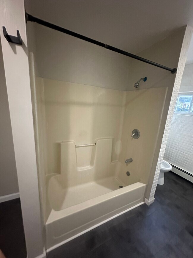 218 N 5th St unit 2, Allentown, PA 18102 - photo 7