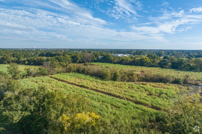 Pilette has rolling vegetation and trees found all over the Lafayette area.