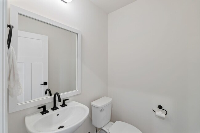60 Ashwood Blvd unit 38506271, Charlottesville, VA 22911 - photo 6