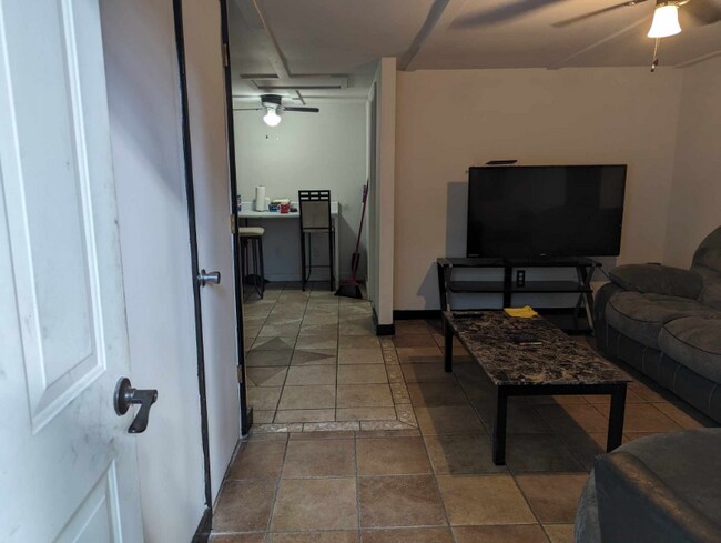 412 Timberlane Cir unit B, Hinesville, GA 31313 - photo 4