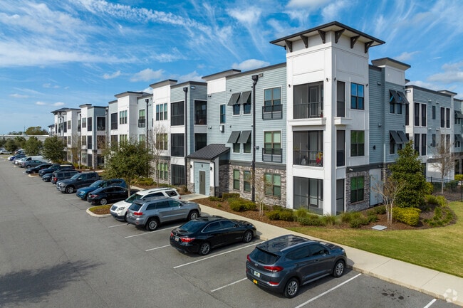 Apartment rentals are another great option for those looking to move to Goldenrod.