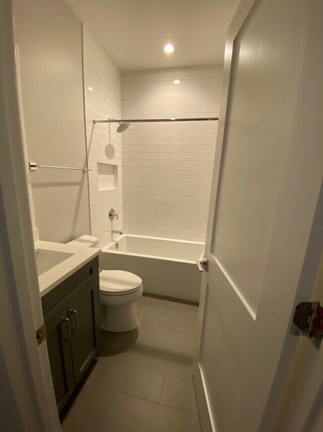 3229 N Kenmore Ave unit 2, Chicago, IL 60657 - photo 6