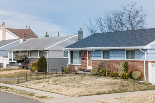 Ranches are a popular home style in West Hempstead.