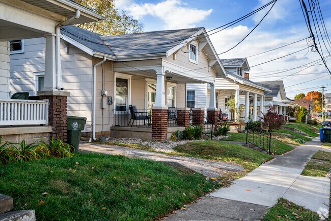 The median home in South Broadway Park was constructed in 1940.