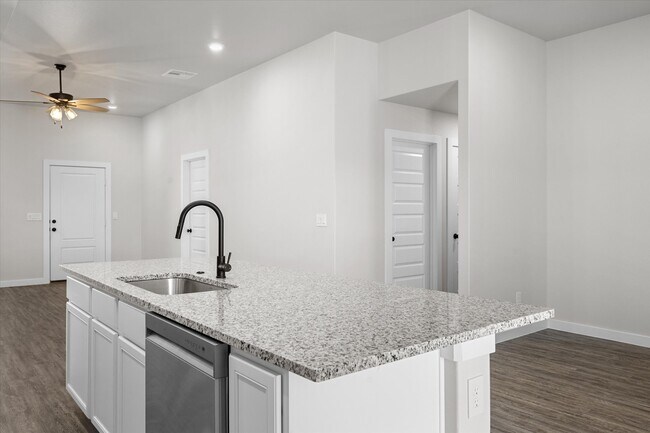 5633 Smith St, Lubbock, TX 79416 - photo 4