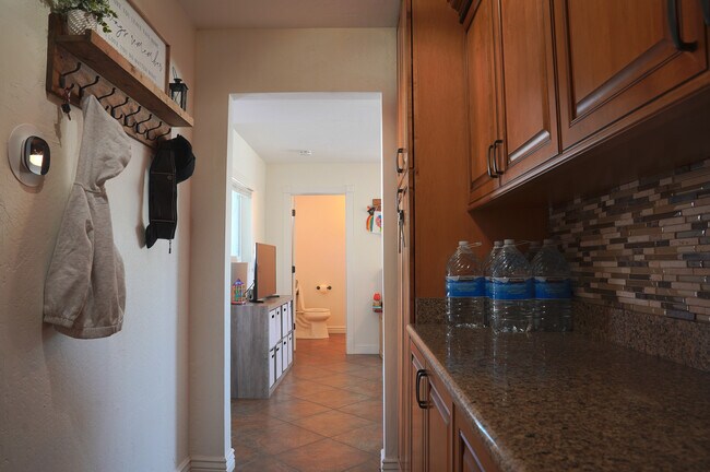 2526 E Mercer Ln, Phoenix, AZ 85028 - photo 7