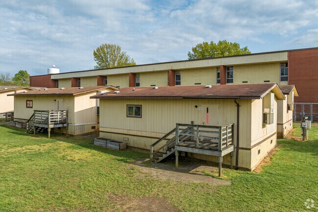 Oak Hill Elementary has detached classrooms to accommodate expansion.