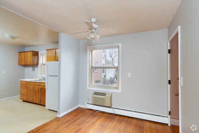1BR, 1BA - 650SF - Kitchen