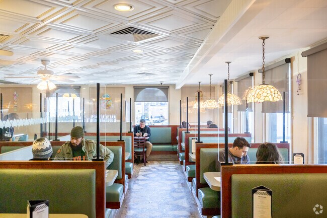 Boston Ave, Mill Hill residents love to meet up at Frankie's Diner for good foos and friends.