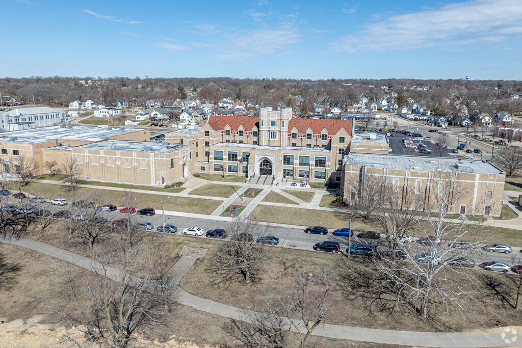 Dixon High School offers plenty of AP and Honors courses.