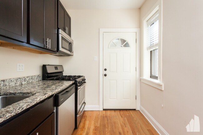 4040 N Ashland Ave unit STD, Chicago, IL 60613 - photo 4